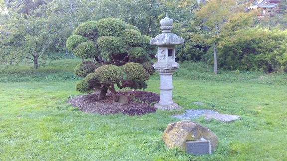 Japanese Tea Garden monument