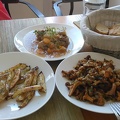Chantarelle, chicken with beer, potatoes and bread